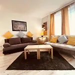 Westend Warm & Cozy Residence